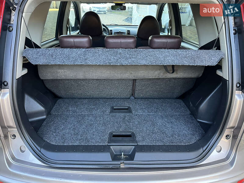 Хэтчбек Nissan Note 2007 в Могилев-Подольске