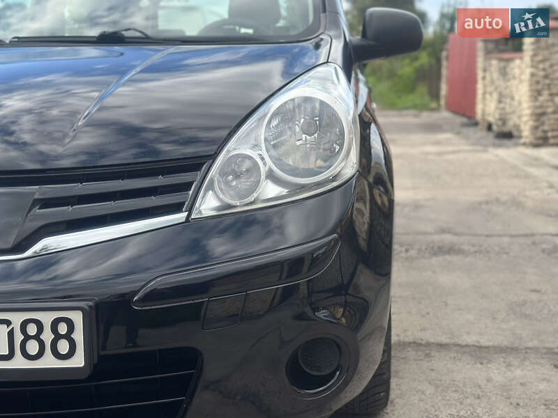 Хетчбек Nissan Note 2009 в Дубні