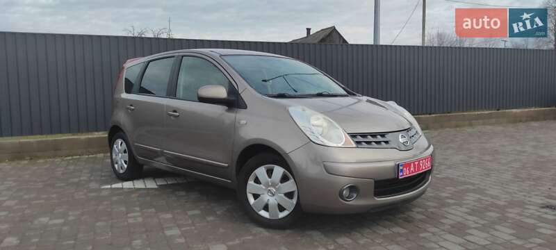 Хэтчбек Nissan Note 2008 в Коростене