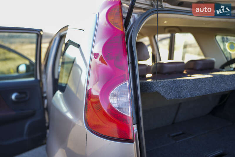 Хэтчбек Nissan Note 2007 в Дрогобыче