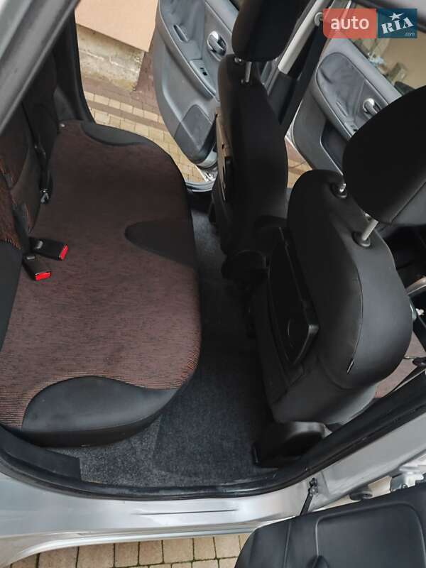 Хетчбек Nissan Note 2009 в Івано-Франківську