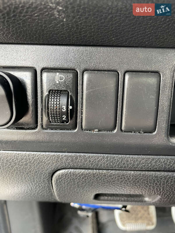 Хэтчбек Nissan Note 2006 в Кривом Роге фото 13 Хэтчбек Nissan Note 2006 в Кривом Роге