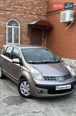 Хэтчбек Nissan Note 2006 в Смеле