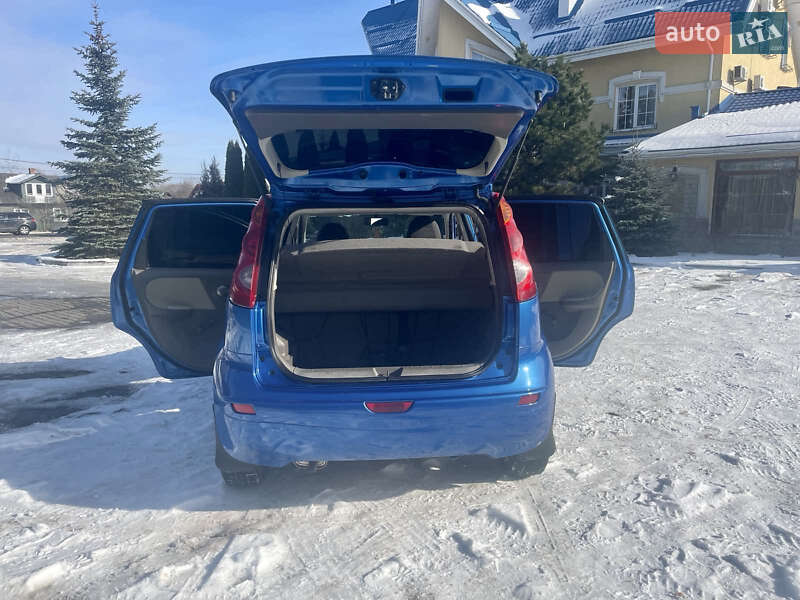Хэтчбек Nissan Note 2008 в Львове