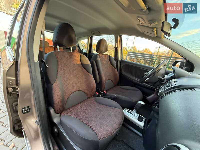 Хэтчбек Nissan Note 2011 в Стрые