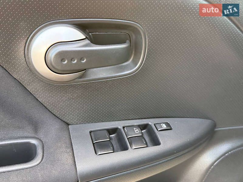 Хэтчбек Nissan Note 2011 в Стрые