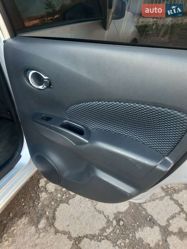 Хэтчбек Nissan Note 2015 в Владимире