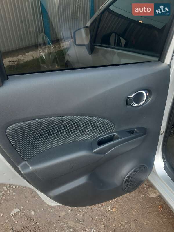 Хэтчбек Nissan Note 2015 в Владимире