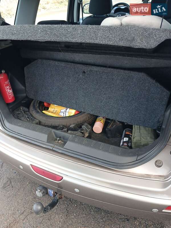 Хэтчбек Nissan Note 2012 в Ладыжине