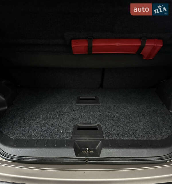 Хэтчбек Nissan Note 2006 в Киеве