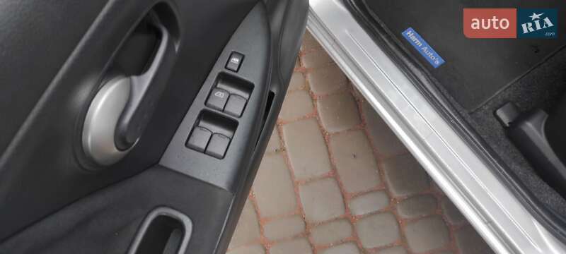 Хэтчбек Nissan Note 2009 в Житомире