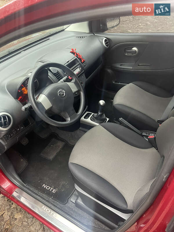 Хетчбек Nissan Note 2011 в Києві фото 11 Хетчбек Nissan Note 2011 в Києві