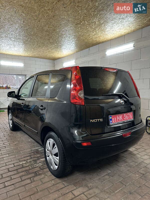 Хэтчбек Nissan Note 2008 в Хороле