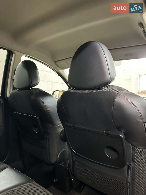 Хэтчбек Nissan Note 2008 в Хороле