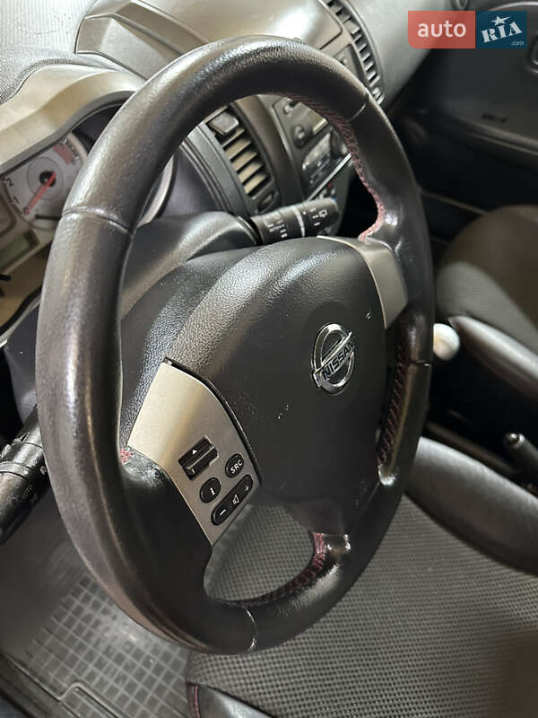 Хэтчбек Nissan Note 2008 в Хороле