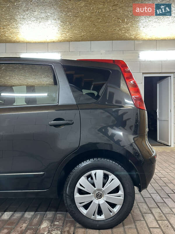 Хэтчбек Nissan Note 2008 в Хороле