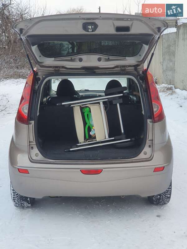 Хэтчбек Nissan Note 2011 в Летичеве