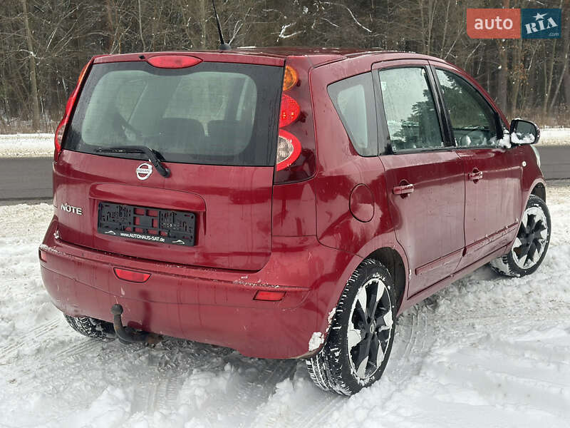 Хэтчбек Nissan Note 2012 в Ровно