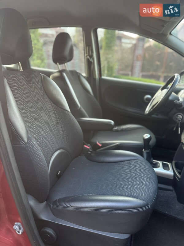 Хэтчбек Nissan Note 2012 в Ровно