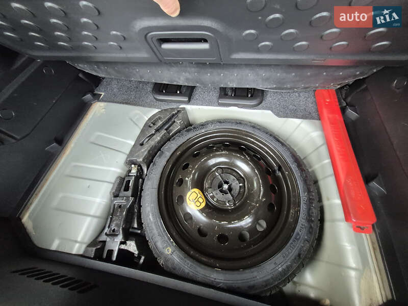 Хэтчбек Nissan Note 2010 в Луцке фото 24 Хэтчбек Nissan Note 2010 в Луцке