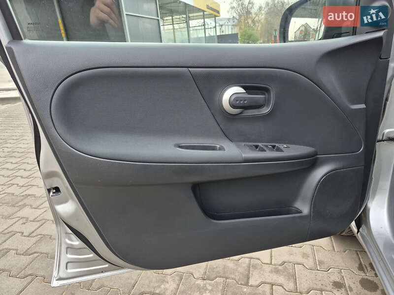 Хэтчбек Nissan Note 2010 в Луцке фото 29 Хэтчбек Nissan Note 2010 в Луцке