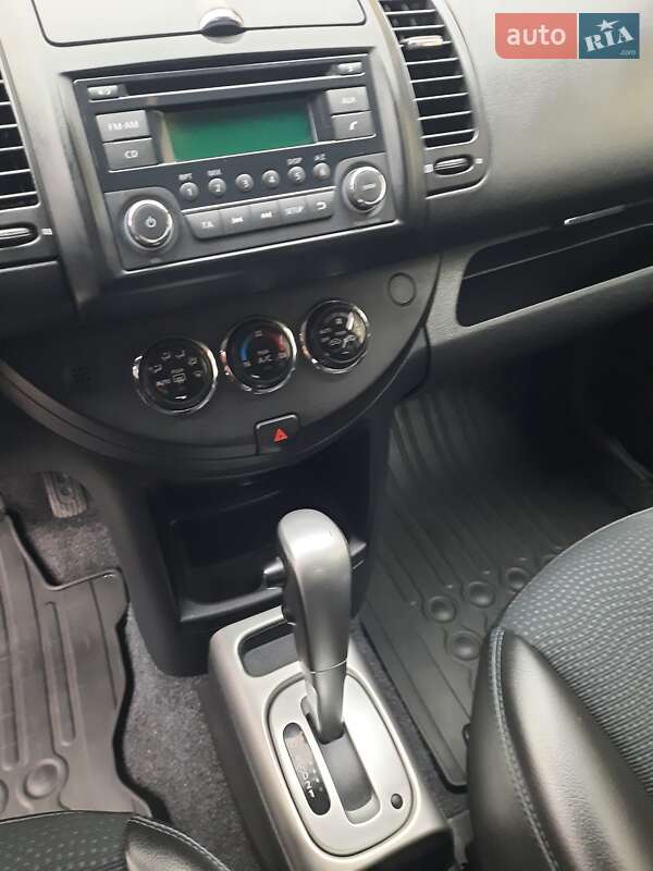 Хэтчбек Nissan Note 2013 в Новомосковске