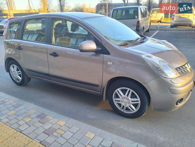 Хэтчбек Nissan Note 2008 в Чернигове