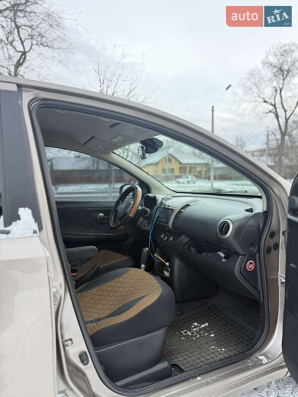 Хэтчбек Nissan Note 2007 в Измаиле