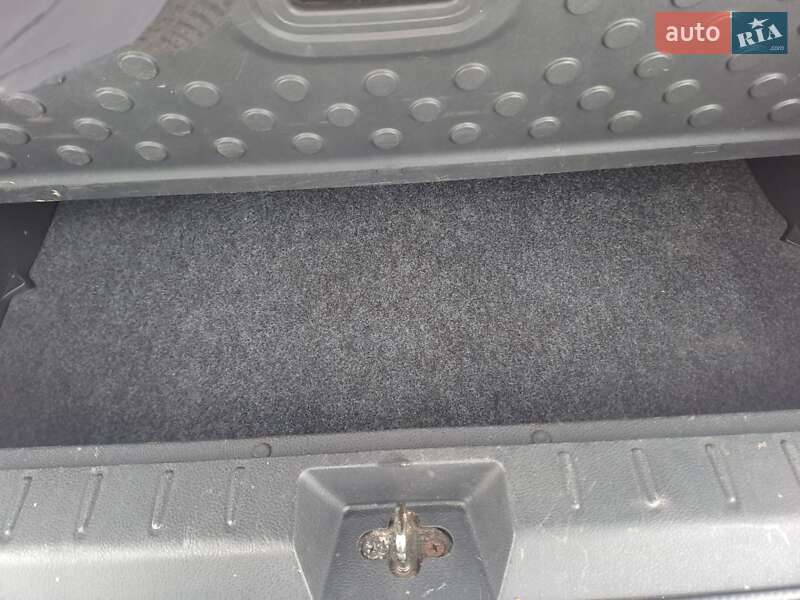 Хэтчбек Nissan Note 2006 в Славуте