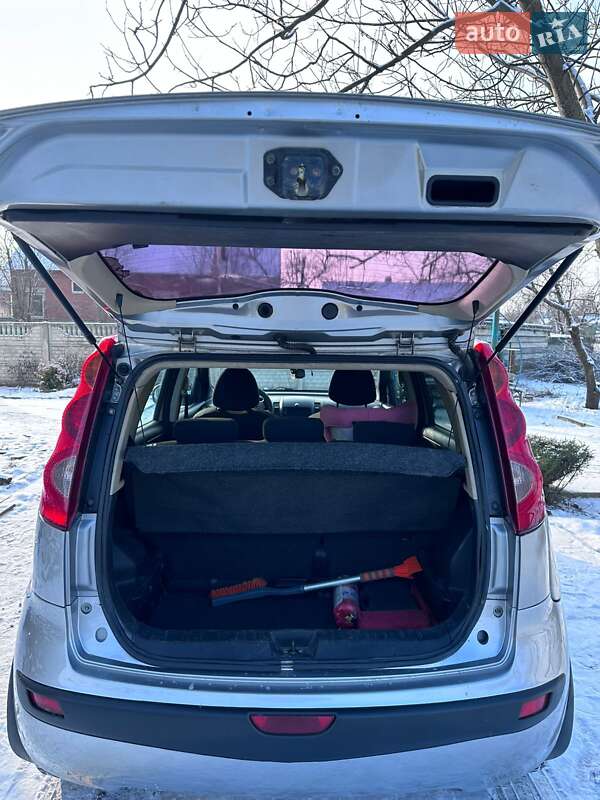 Хэтчбек Nissan Note 2006 в Лебедине