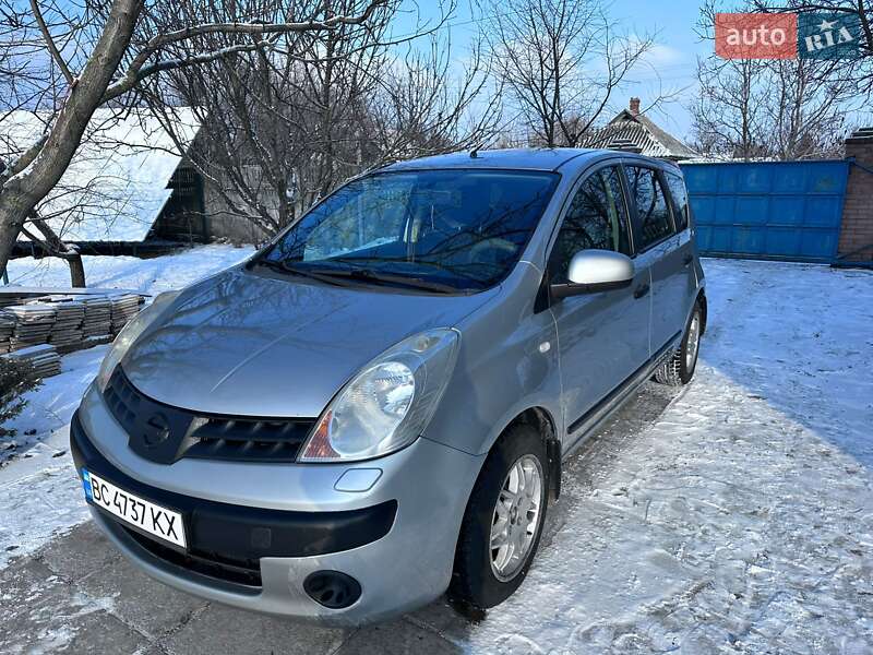 Хэтчбек Nissan Note 2006 в Лебедине