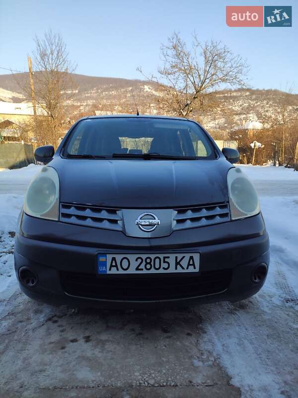 Хэтчбек Nissan Note 2006 в Виноградове
