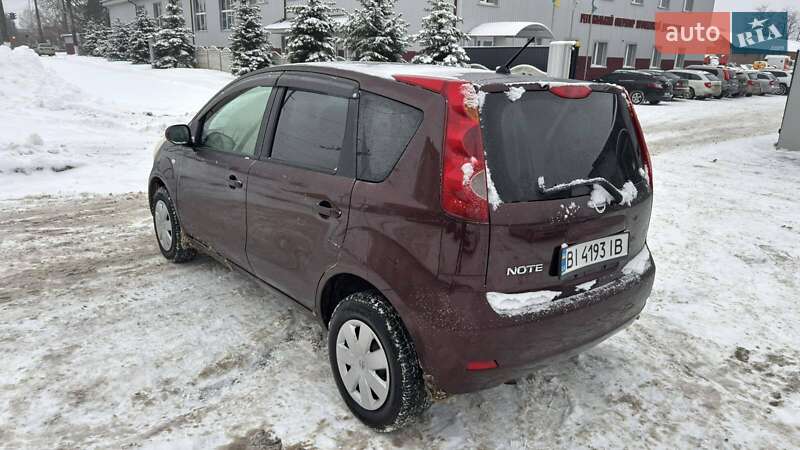 Хетчбек Nissan Note 2012 в Краснограді