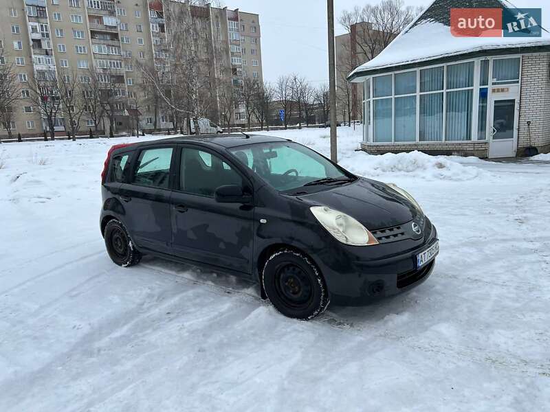 Хэтчбек Nissan Note 2007 в Долине