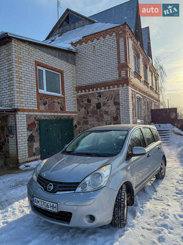 2009 Nissan Note, VIN SJNFCAE11U2001006:plate — фото 1 (autoria)
