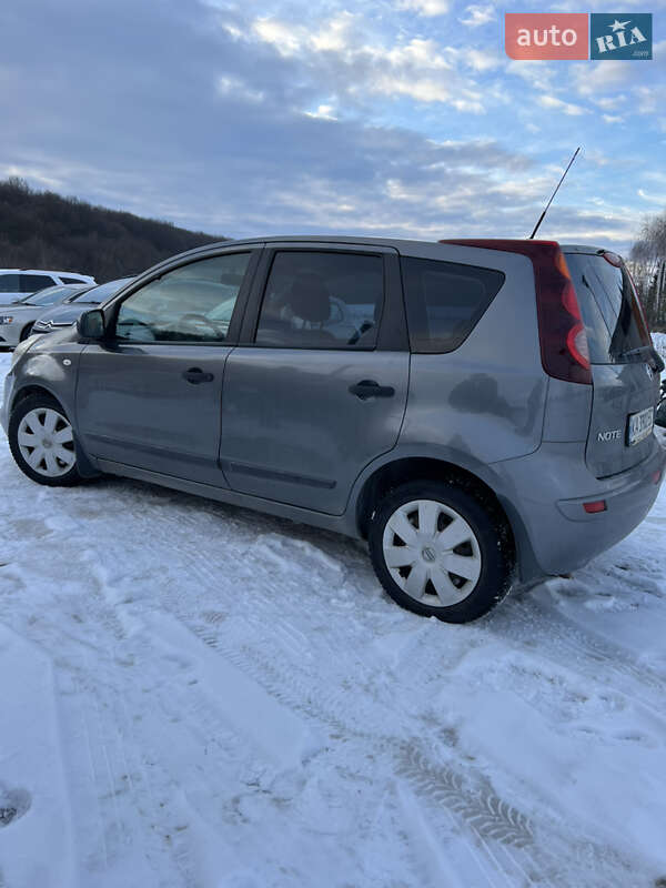 2011 Nissan Note, VIN SJNFAAE11U2115050:plate — фото 1 (autoria)