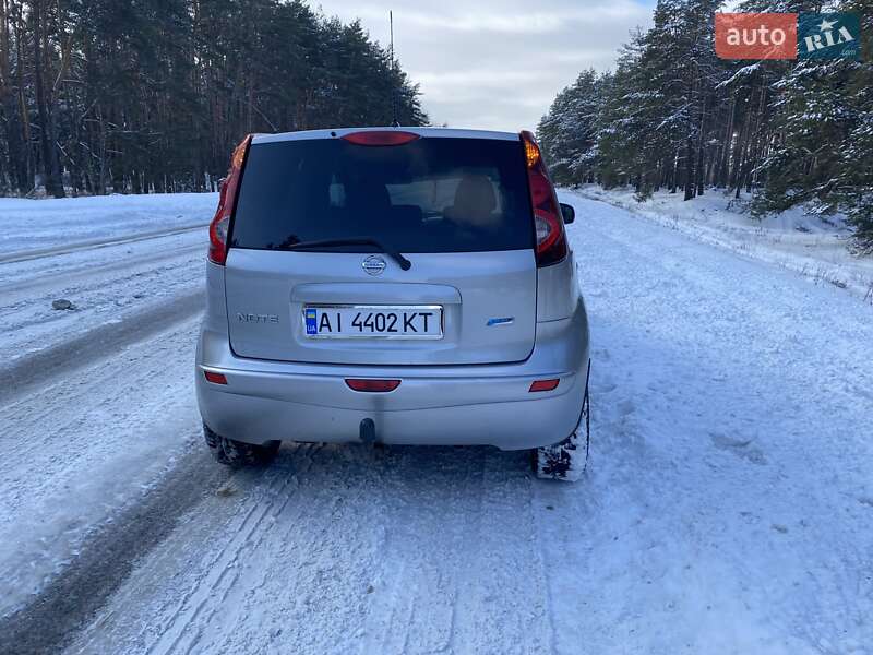 Хетчбек Nissan Note 2009 в Рокитному