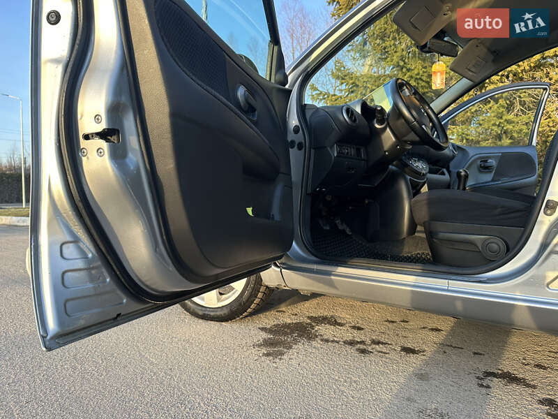 Хетчбек Nissan Note 2006 в Дрогобичі