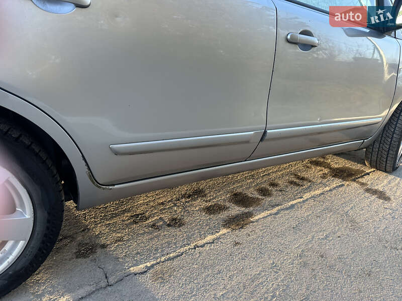 Хетчбек Nissan Note 2006 в Дрогобичі