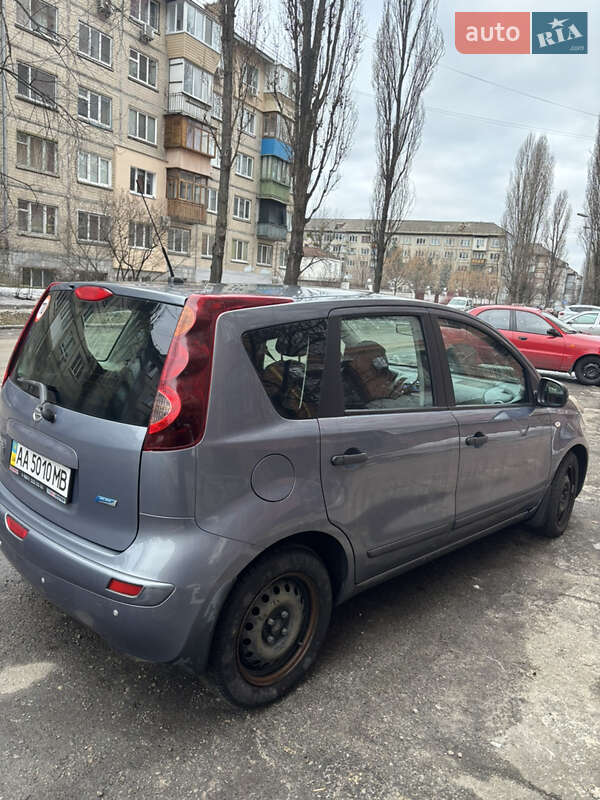 Хетчбек Nissan Note 2010 в Києві фото 4 Хетчбек Nissan Note 2010 в Києві