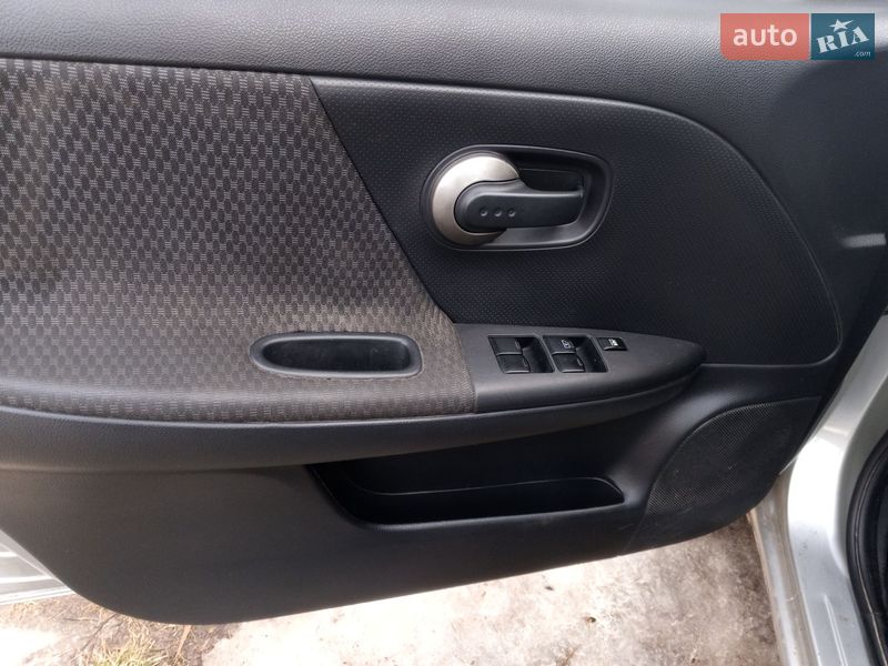 Хэтчбек Nissan Note 2007 в Киеве