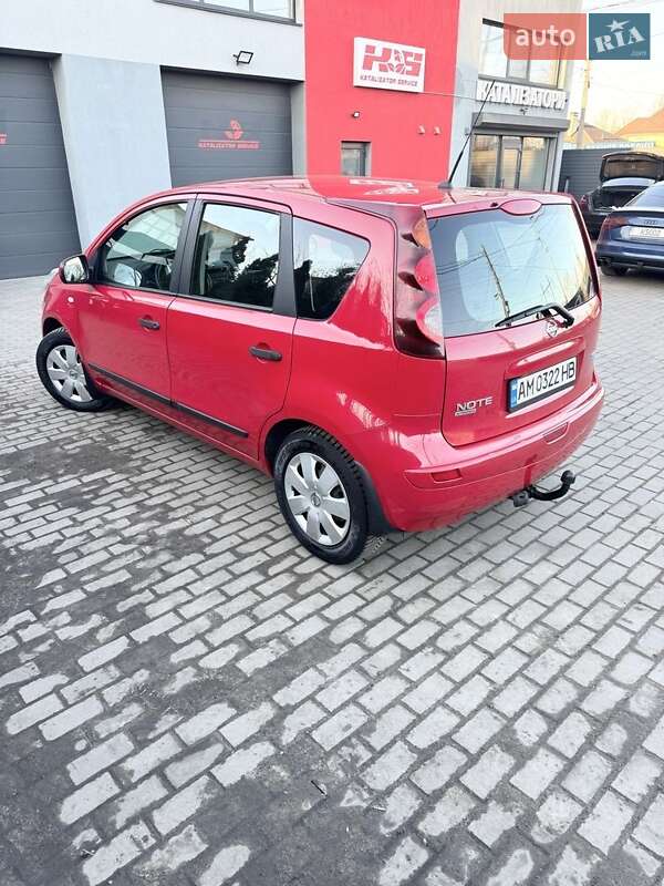 Хэтчбек Nissan Note 2009 в Киеве