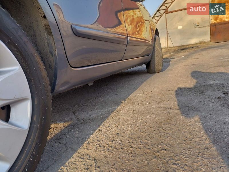 Хетчбек Nissan Note 2006 в Луцьку