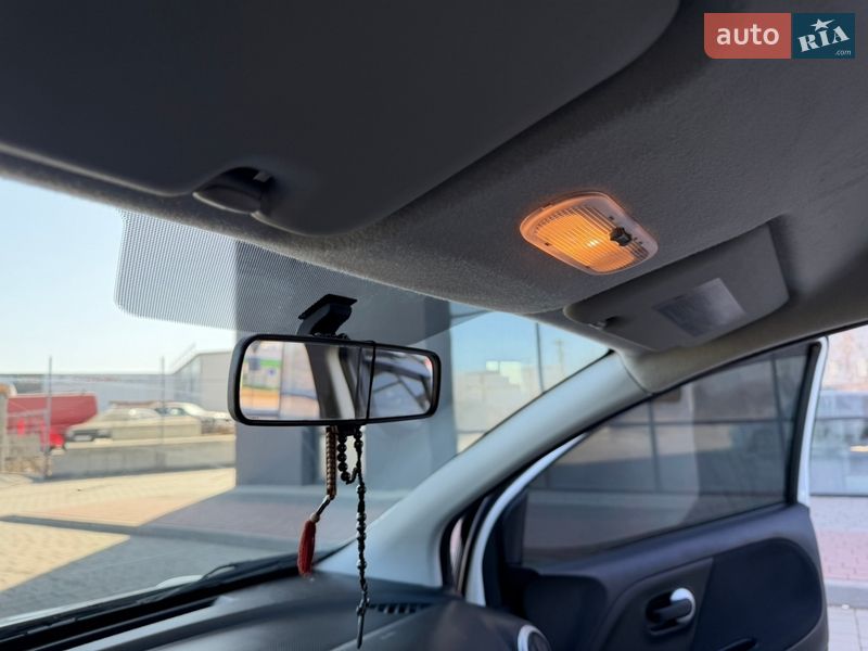 Хэтчбек Nissan Note 2013 в Ивано-Франковске