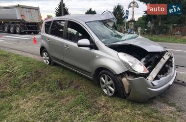 Хэтчбек Nissan Note 2008 в Мукачево