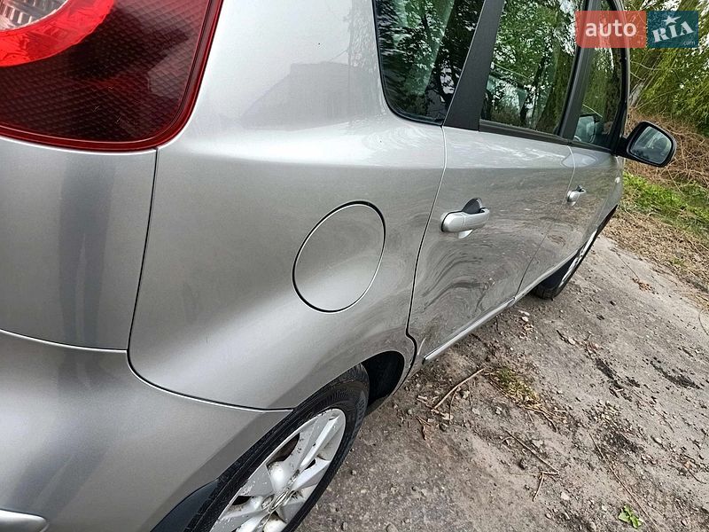 Хетчбек Nissan Note 2010 в Шептицькому