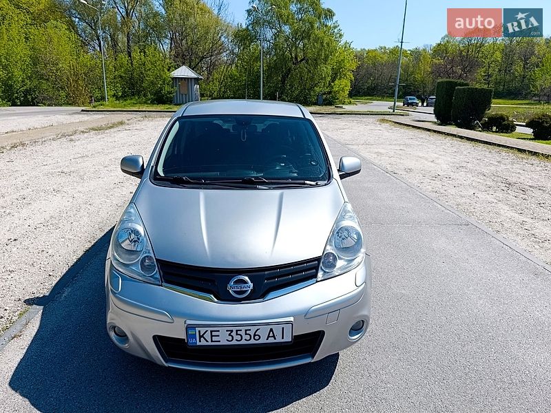 2011 Nissan Note, VIN SJNFAAE11U2122936:plate — фото 1 (autoria)