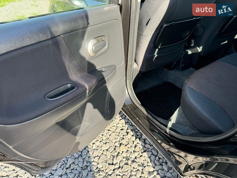 Хэтчбек Nissan Note 2009 в Хмельницком