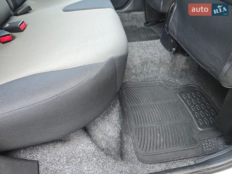 Хэтчбек Nissan Note 2011 в Киеве