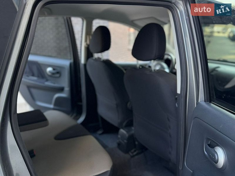 Хэтчбек Nissan Note 2011 в Виннице